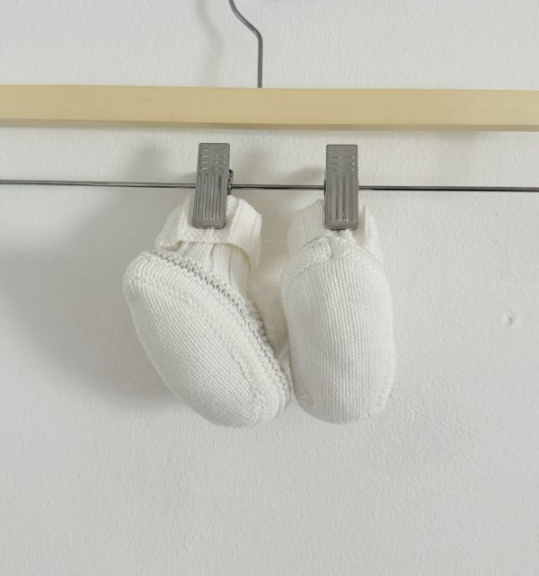 Nenošeni pleteni copatki The White Company London - št. 0-6 mesecev